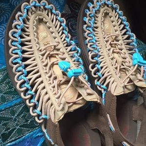 KEEN  UNEEK moccasin sandal